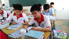 号召全体同学在学习中劳动中奋发向上百尺竿头更进一步多体验