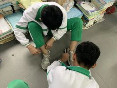 不仅学习很努力乐于帮助同学和大家的关系都很不错