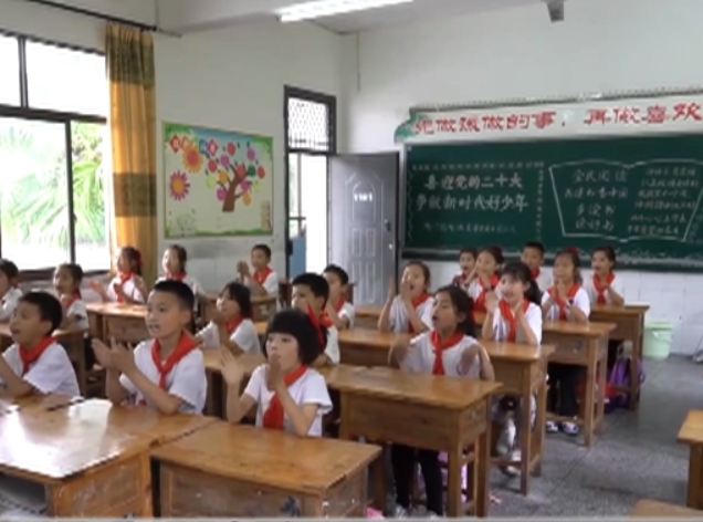 校园还把防溺水安全教育讲堂搬到河滨专业人员进行现场教学 校园还把防溺水安全教育讲堂搬到河滨专业人员进行现场教学